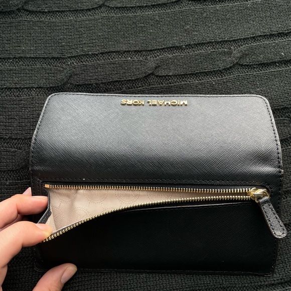 Michael Kors Wallet - Picture 4 of 4